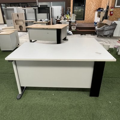 โต๊ะทำงานทรง L (สีเทาอ่อน)