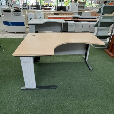 โต๊ะทำงานทรง L