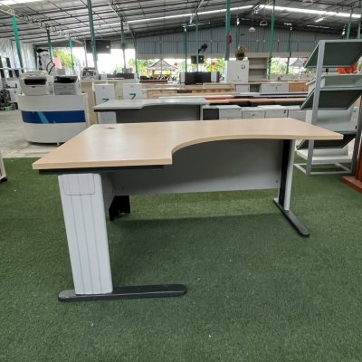 โต๊ะทำงานทรง L