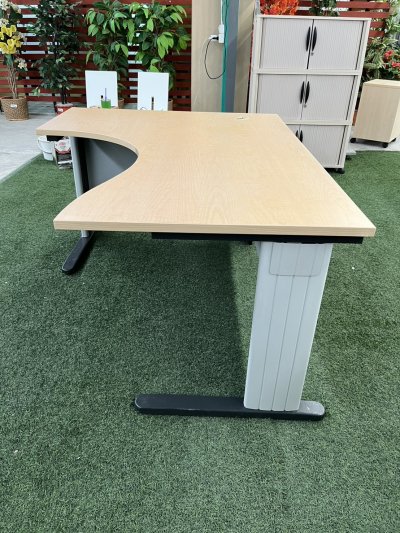 โต๊ะทำงานทรง L