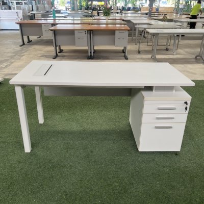 โต๊ะทำงาน