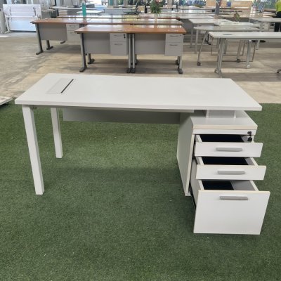 โต๊ะทำงาน