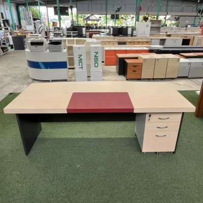 โต๊ะทำงานผู้บริหารพร้อมตู้ลิ้นชักใต้โต๊ะ