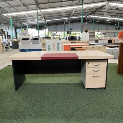 โต๊ะทำงานผู้บริหารพร้อมตู้ลิ้นชักใต้โต๊ะ