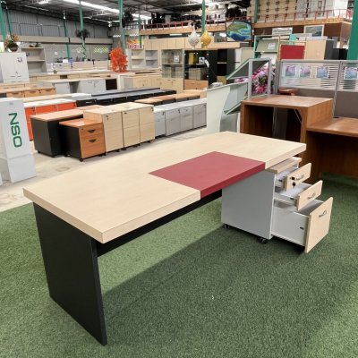 โต๊ะทำงานผู้บริหารพร้อมตู้ลิ้นชักใต้โต๊ะ