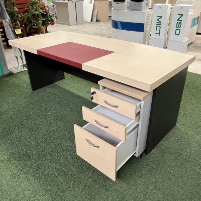 โต๊ะทำงานผู้บริหารพร้อมตู้ลิ้นชักใต้โต๊ะ