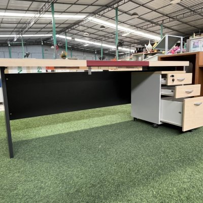 โต๊ะทำงานผู้บริหารพร้อมตู้ลิ้นชักใต้โต๊ะ