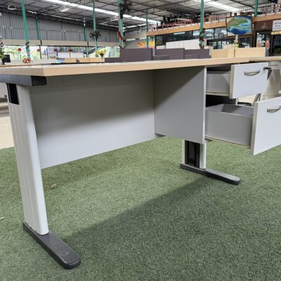 โต๊ะทำงานมีลิ้นชัก