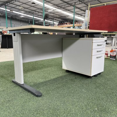 โต๊ะทำงาน