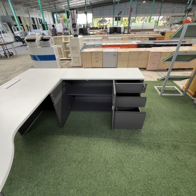 โต๊ะทำงานผู้บริหารทรง L (สีขาว)