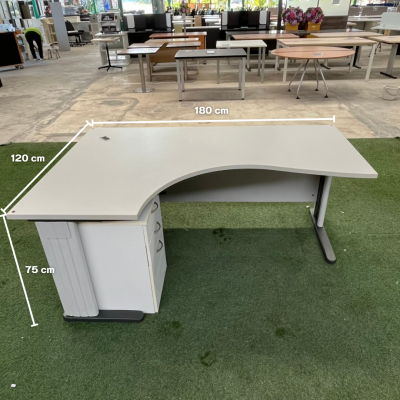 โต๊ะทำงานผู้บริหารทรง L (สีเทาอ่อน)