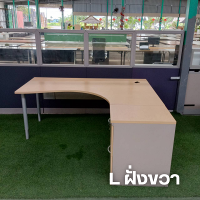 โต๊ะผู้บริหารทรง L พร้อมตู้เอกสารข้างโต๊ะ