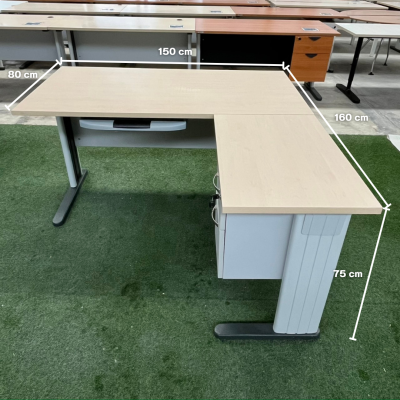 โต๊ะทำงานผู้บริหารทรง L (สีครีม)