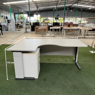 โต๊ะทำงานผู้บริหารทรง L (สีเทาอ่อน)