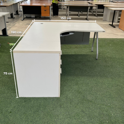 โต๊ะทำงานทรง L