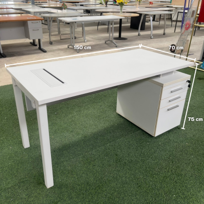 โต๊ะทำงาน