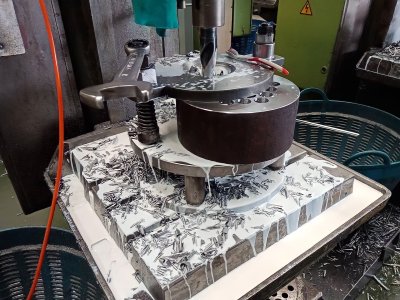 น้ำยาหล่อเย็นสีน้ำนม