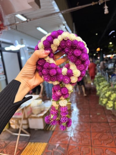 พวงมาลัยบานไม่รู้โรยพวงกลาง