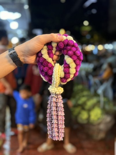 พวงมาลัยบานไม่รู้โรยรัดข้อลักอุบะลักม่วงล้วน