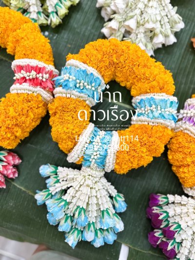 พวงมาลัยดาวเรืองใหญ่รัดข้อมาลัยแบน3ตำแหน่งอุบะพุ่มสี(ลูกค้าเลือกสีได้8สี)