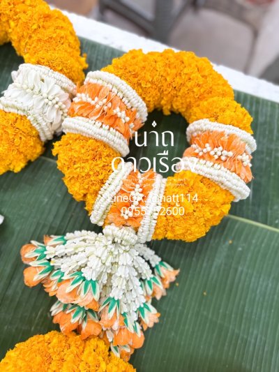 พวงมาลัยดาวเรืองใหญ่รัดข้อมาลัยแบน3ตำแหน่งอุบะพุ่มสี(ลูกค้าเลือกสีได้8สี)