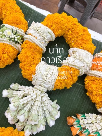 พวงมาลัยดาวเรืองใหญ่รัดข้อมาลัยแบน3ตำแหน่งอุบะพุ่มสี(ลูกค้าเลือกสีได้8สี)