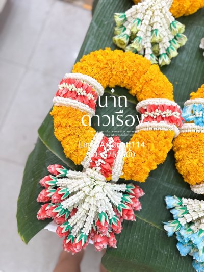 พวงมาลัยดาวเรืองใหญ่รัดข้อมาลัยแบน3ตำแหน่งอุบะพุ่มสี(ลูกค้าเลือกสีได้8สี)