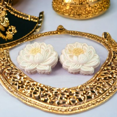 ขนมลาดูดอกบัวขาวกล่อง 2 ชิ้น