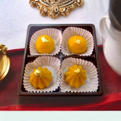 ขนมลาดูสีทองกล่อง 4 ชิ้น