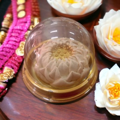 ขนมลาดูดอกบัวขาวใหญ่