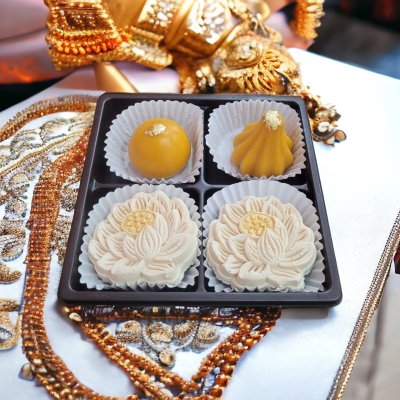 ขนมลาดูสีขาวดอกบัว,ขนมลาดูสีทองกล่อง 4 ชิ้น