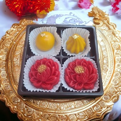 ขนมลาดูสีแดงดอกบัว,ขนมลาดูสีทองกล่อง 4 ชิ้น