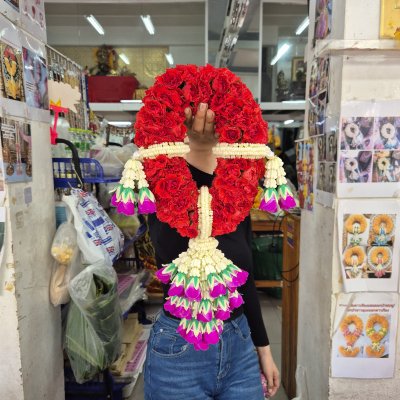 พวงมาลัยกุหลาบรัดข้อลักอุบะพุ่มดอกข่าสี(ลูกค้าเลือกสีได้8สี)อุบะพู่เล็กซ้ายขวา