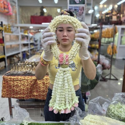 พวงมาลัยมะลิใหญ่รัดข้อมาลัยแบนอุบะแขกยาวพิเศษสี(ลูกค้าเลือกได้8สี)
