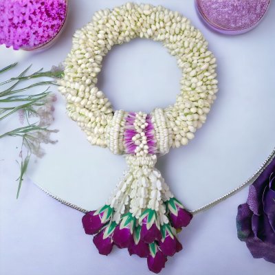 พวงมาลัยมะลิเกลียวรัดข้อมาลัยแบนอุบะพุ่มสีขาวล้วน