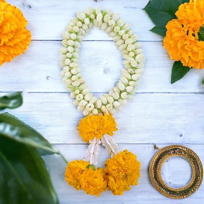 พวงมาลัยมะลิกลางอุบะดาวเรือง