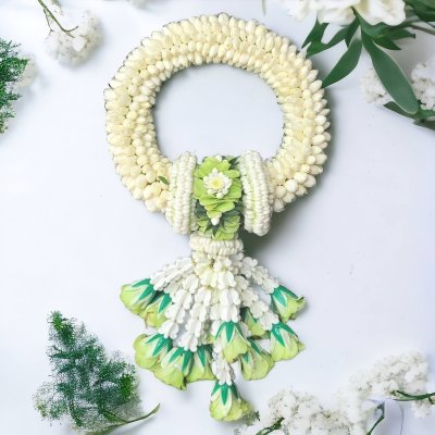 พวงมาลัยมะลิรัดข้อมาลัยแบนอุบะพุ่มสีเขียว