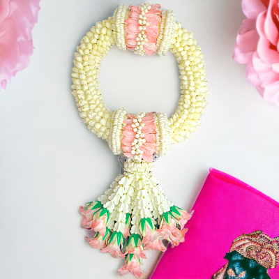 พวงมาลัยมะลิใหญ่รัดข้อมาลัยแบน2ตำแหน่งอุบะพุ่มสีชมพู