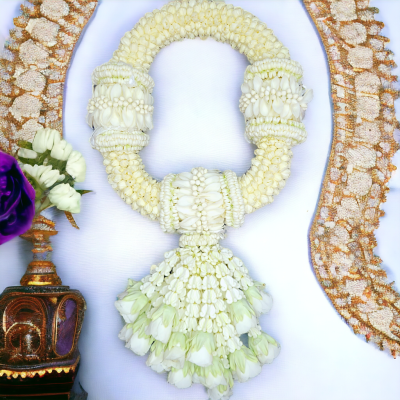 พวงมาลัยมะลิใหญ่รัดข้อมาลัยแบน3ตำแหน่งอุบะพุ่มสีขาวล้วน