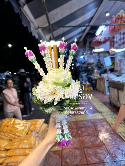 ช่อดอกบัวขาว 1 ดอกพร้อมธูปเทียนดอกไม้ประดับ(ลูกค้าเลือกสีได้8สี)