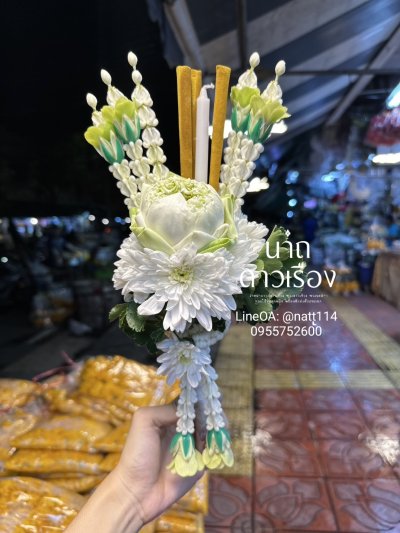 ช่อดอกบัวขาว 1 ดอกพร้อมธูปเทียนดอกไม้ประดับ(ลูกค้าเลือกสีได้8สี)