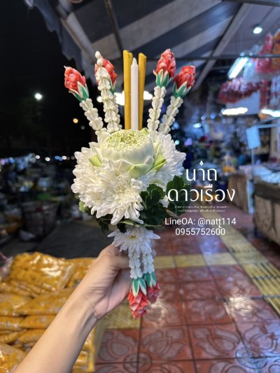 ช่อดอกบัวขาว 1 ดอกพร้อมธูปเทียนดอกไม้ประดับ(ลูกค้าเลือกสีได้8สี)