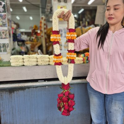 พวงมาลัยพุดใหญ่แวฒกุหลาบรัดข้อมาลัยแบน(ลูกค้าเลือกสีได้8สี)อุบะพุ่มกุหลาบสีแดง