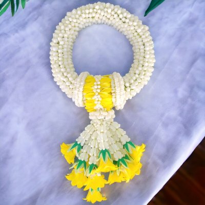 พวงมาลัยพุดใหญ่รัดข้อมาลัยแบนอุบพุ่มสี(ลูกค้าเลือกสีได้8สี)