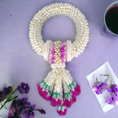 พวงมาลัยพุดใหญ่รัดข้อมาลัยแบนอุบพุ่มสี(ลูกค้าเลือกสีได้8สี)