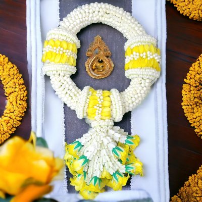 พวงมาลัยพุดใหญ่รัดข้อมาลัยแบน3ตำแหน่งอุบะพุ่มสี(ลูกค้าเลือกได้8สี)