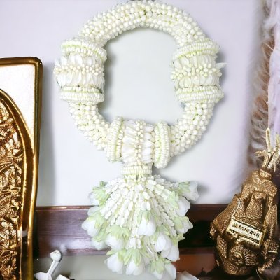 พวงมาลัยพุดใหญ่รัดข้อมาลัยแบน3ตำแหน่งอุบะพุ่มสี(ลูกค้าเลือกได้8สี)