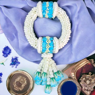 พวงมาลัยพุดใหญ่รัดข้อมาลัยแบน2ตำแหน่งอุบะพุ่มสี(ลูกค้าเลือกสีได้8สี)