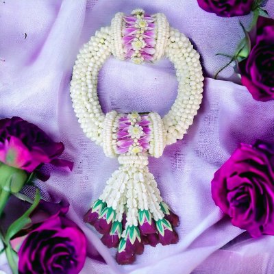 พวงมาลัยพุดใหญ่รัดข้อมาลัยแบน2ตำแหน่งอุบะพุ่มสี(ลูกค้าเลือกสีได้8สี)