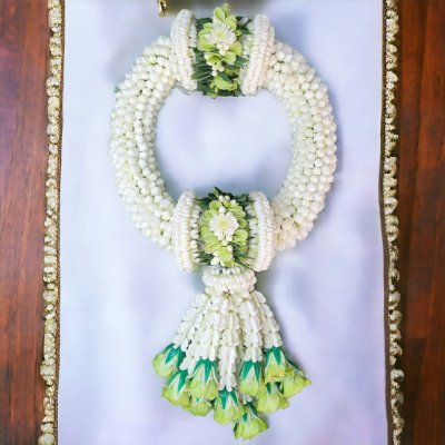 พวงมาลัยพุดใหญ่รัดข้อมาลัยแบน2ตำแหน่งอุบะพุ่มสี(ลูกค้าเลือกสีได้8สี)